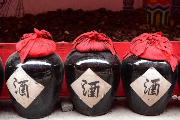 一生&OpenCurlyDoubleQuote;不離&rdquo;酒，活到112歲，酒界泰斗如此長壽，和酒有關嗎？