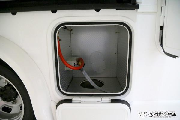 滿足6乘6臥,體現自家產品特色!實拍賓歌CD520雙拓版房車 滿足6乘6臥,體現自家產品特色!實拍賓歌CD520雙拓版房車