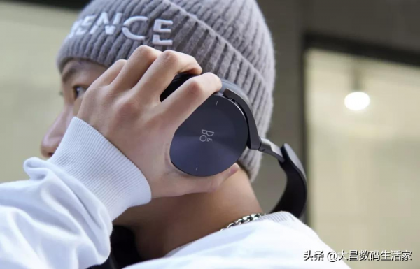 你和穿搭達人就差一個B&;O H95!潮人炸街利器 你和穿搭達人就差一個B&;O H95!潮人炸街利器