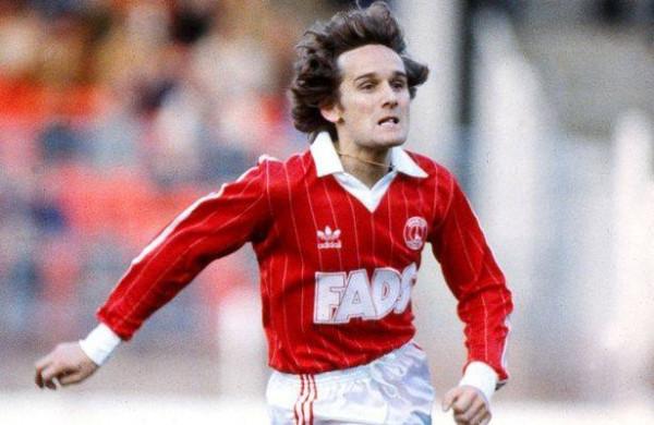 這就是足球的童話：丹麥足球歷史最佳陣容，大小勞德魯普領銜