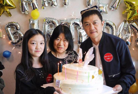 李亞鵬的女兒李嫣也長大了，真是女大18變，越長越好看