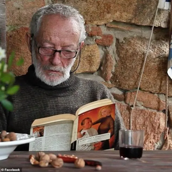 82歲老人孤島獨居30年,被迫回到群體生活,重逢舊情人 82歲老人孤島獨居30年,被迫回到群體生活,重逢舊情人