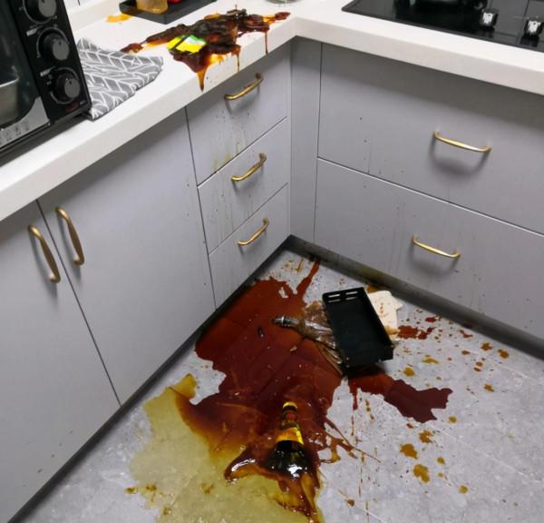 建議大家：灶臺上別擺瓶瓶罐罐了，教你這樣做，乾淨又整潔