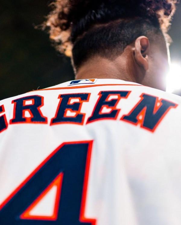 城市的希望！美媒曬更多杰倫-格林開球照：休斯頓的心頭好