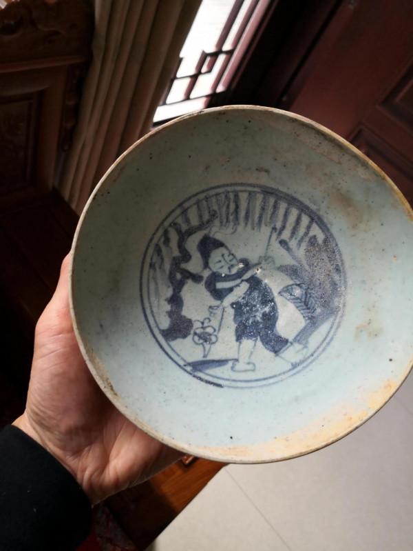 這個有些瓢的青花瓷，竟然有藏友說是國產料的民窯元青花