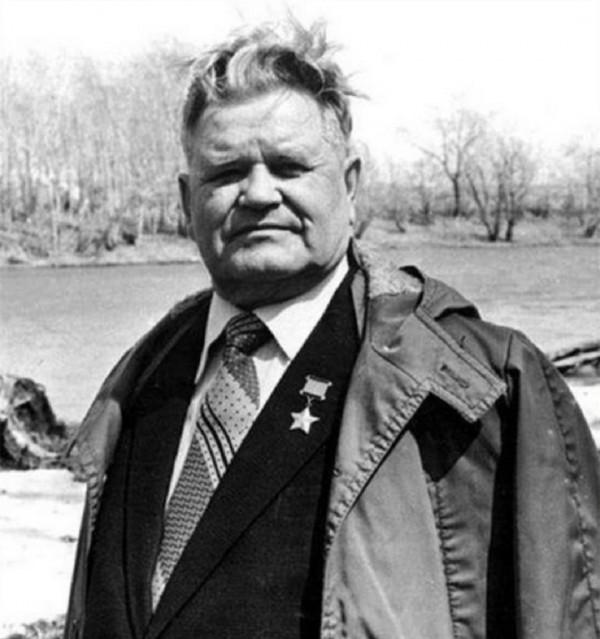 蘇聯狙神瓦西里，潛伏4天不開槍，一發子彈帶走德軍狙擊之王