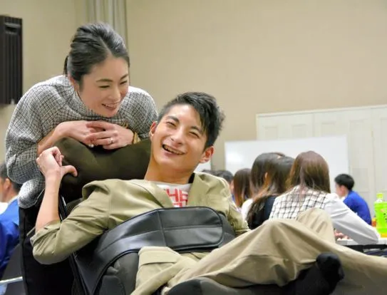 身患小兒麻痺不能自理卻在19歲創辦公司，成為別人的希望之光