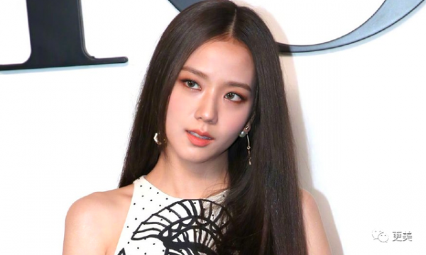 心疼ab,捂熱8年的資源被新晉“清水顏”小花拿下…… 心疼ab,捂熱8年的資源被新晉“清水顏”小花拿下……