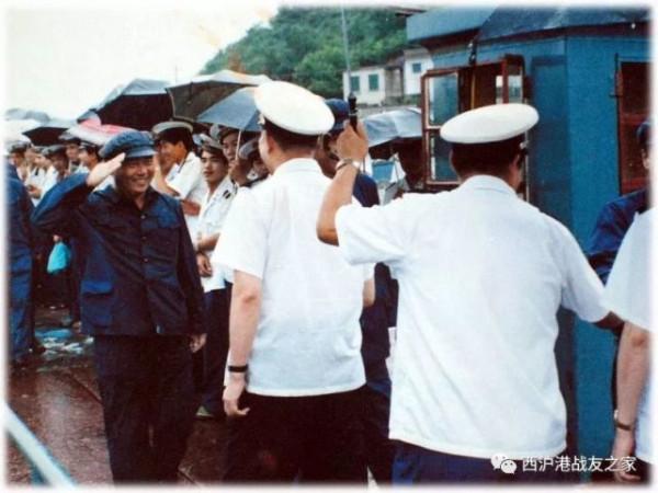 我海軍潛艇首次前出第二島鏈秘聞，突遭美海軍跟蹤，又遇失火險情