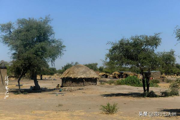 「查德」走進“查德湖”上的島嶼村莊