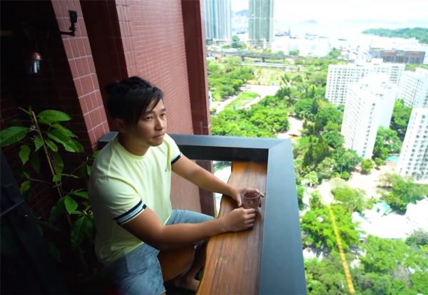 一位香港30歲獨居青年,買下18㎡雙陽臺“奈米樓”,網友:太逼仄 一位香港30歲獨居青年,買下18㎡雙陽臺“奈米樓”,網友:太逼仄