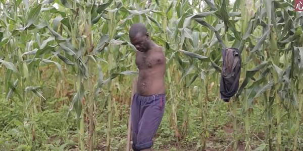 非洲先天殘疾小哥，他沒有雙手，憑藉頑強意志戰勝磨難？