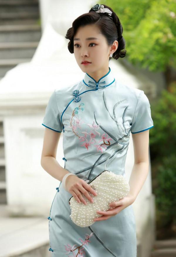 宋軼再穿旗袍錄節目，清純又嬌俏，網友：美成民國初戀的模樣