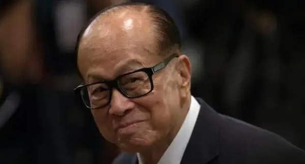 “老狐狸”李嘉誠!又回來了 “老狐狸”李嘉誠!又回來了