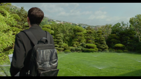 韓國高分電影《寄生蟲》地下室的一家四口，寄生於富人家庭（上）