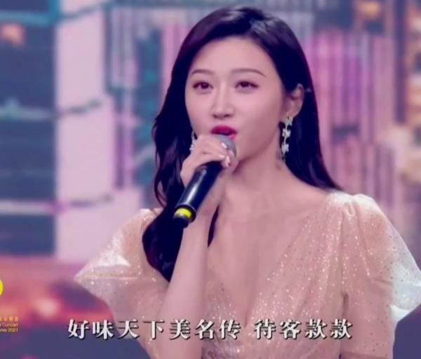 大灣區晚會群星爭奇鬥豔:王菲穿白裙如仙女,趙麗穎素色裙顯身材 大灣區晚會群星爭奇鬥豔:王菲穿白裙如仙女,趙麗穎素色裙顯身材