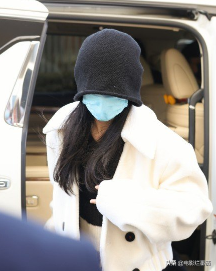 春晚四次聯排：趙麗穎一笑迷人，張小斐美目顧盼，朱一龍走路生風