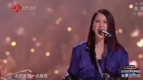 譚維維+鄧麗君這兩招太絕，跨年演唱會江蘇衛視這次又佔C位了