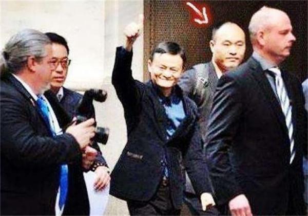 馬雲保鏢捨命為其擋子彈,年入百萬買房買車,馬雲卸任後過得咋樣 馬雲保鏢捨命為其擋子彈,年入百萬買房買車,馬雲卸任後過得咋樣