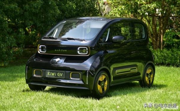 新款寶駿KiWi EV內飾諜照曝光 採用雙聯屏設計