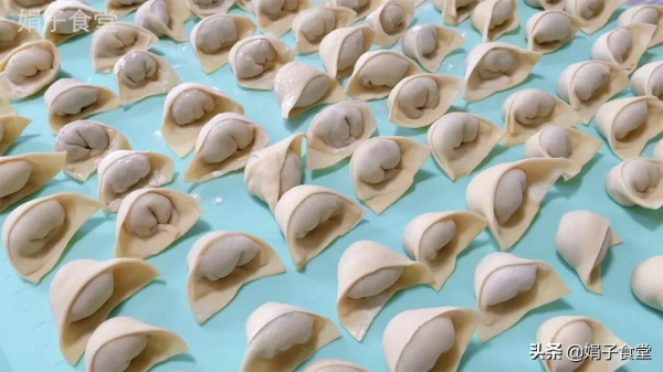 豬肉餃子好吃有竅門,調餡多加這一步,比餃子館的好吃,又鮮又香 豬肉餃子好吃有竅門,調餡多加這一步,比餃子館的好吃,又鮮又香