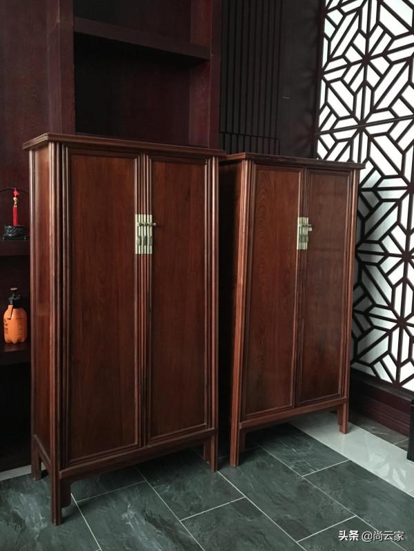 王世襄&lt&semi;明式傢俱研究&gt&semi;收錄-瓜稜腿素面圓角櫃-納爾遜美術館藏