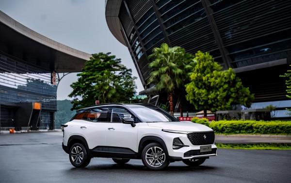 想買車的可以入手，來看看寶駿／吉利／本田這三款，8萬就能落地