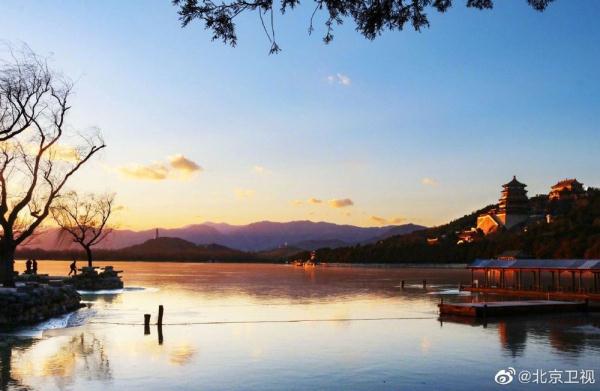 金光灑滿頤和園 十七孔橋橋洞被夕陽金色餘暉穿透