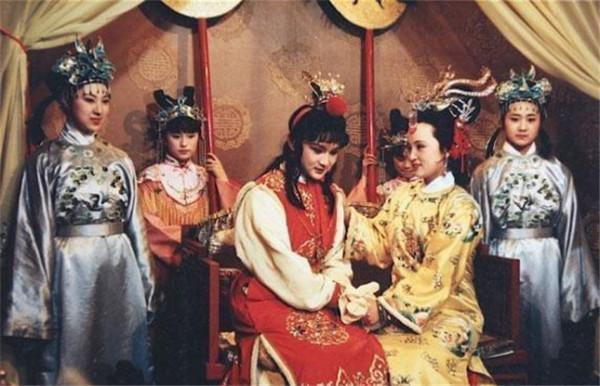 紅樓夢：難怪元春會被封妃，看賈寶玉與北靜王暗中做了什麼好事？