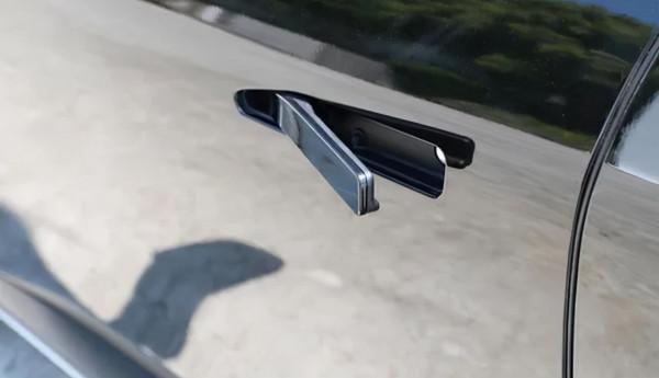 在 Model 3 門把手又被凍著後，這裡有份電動車冬季用車指北