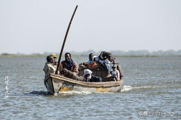 「查德」走進“查德湖”上的島嶼村莊