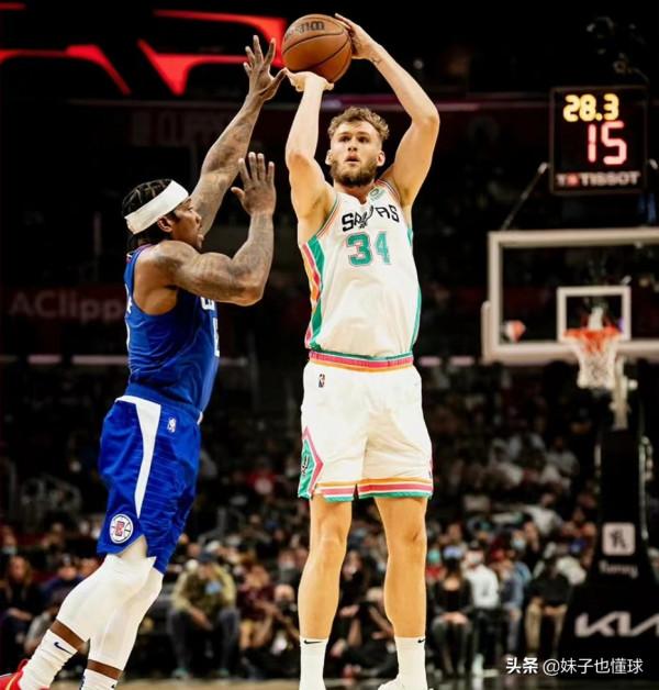 馬刺又出妖星!背靠背場均12分鐘砍7.5分,周琦或許要向他取取經 馬刺又出妖星!背靠背場均12分鐘砍7.5分,周琦或許要向他取取經