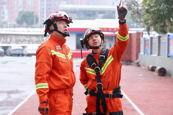 芒果衛視再出王炸，首播上線雙網第一，杜海濤吳昕表示很羨慕