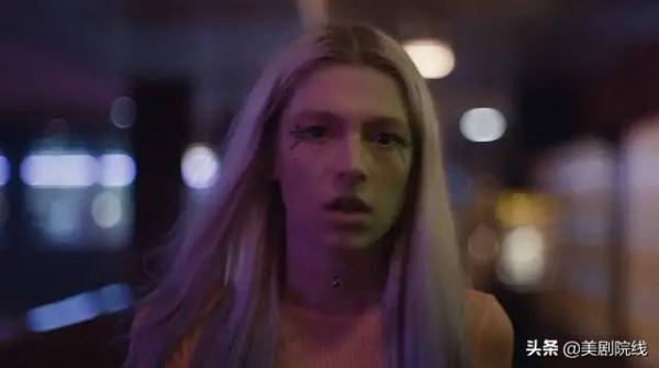 不愧是HBO出品的美劇,第一集就這麼勁爆 不愧是HBO出品的美劇,第一集就這麼勁爆