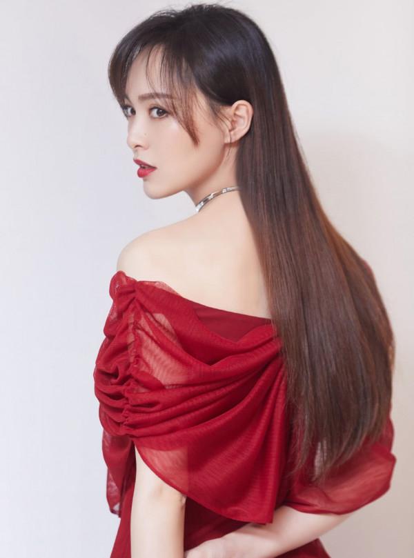 唐嫣，嫣然一笑就是傾城形象的女神