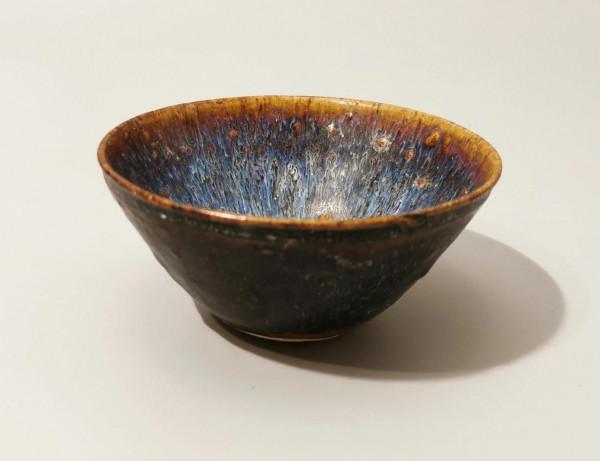 婺州窯“宋代.黑底.天藍釉藍白兔毫窯變茶盞”(古代南方分相釉) 婺州窯“宋代.黑底.天藍釉藍白兔毫窯變茶盞”(古代南方分相釉)