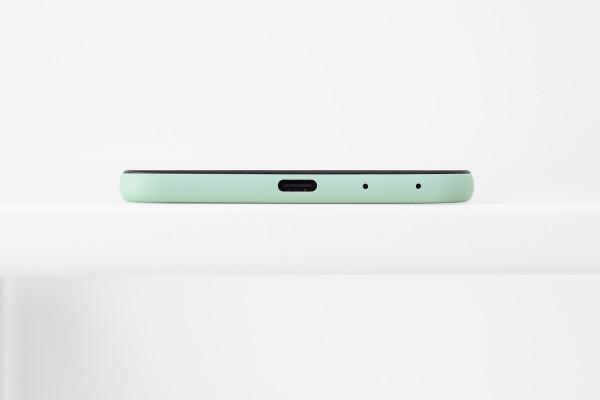 國產超小型電子書閱讀器，僅重115克，躺著也能看