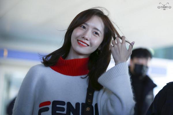 林允兒機場飯拍2面板超級好，笑容甜美