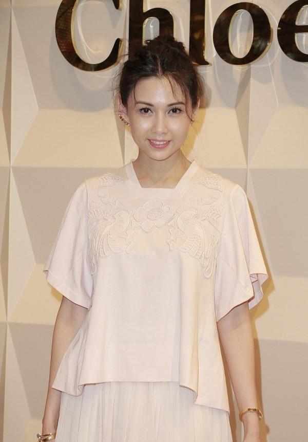 邱淑貞的真實感娛樂圈裡沒幾個人能比得過,穿著睡衣出門,真涼爽 邱淑貞的真實感娛樂圈裡沒幾個人能比得過,穿著睡衣出門,真涼爽