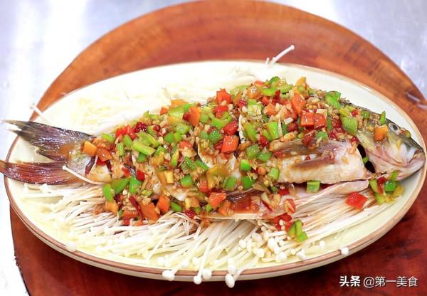 蒸魚千萬別隻放鹽和料酒,廚師長教你正確做法,鮮嫩多汁又香辣 蒸魚千萬別隻放鹽和料酒,廚師長教你正確做法,鮮嫩多汁又香辣