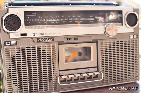 這是一款70年代日本勝利Victor公司推出的全波段收錄機 RC-828