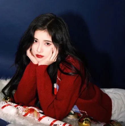 女明星微博氛圍拉滿，跨年穿搭存圖ing