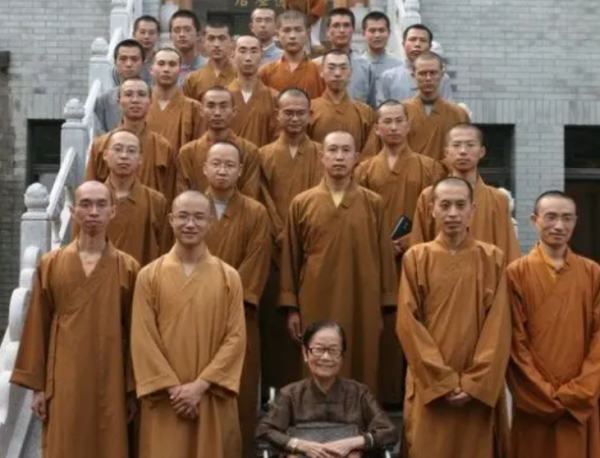 15年前，預言如今的中國必然崛起，國學大師葉曼，到底是何來頭？