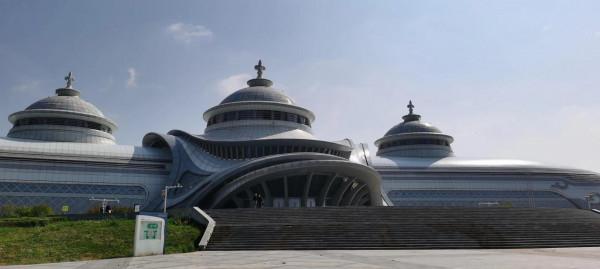 呼和塔拉內蒙古少數民族群眾文化體育運動中心,秋季景色如何呢? 呼和塔拉內蒙古少數民族群眾文化體育運動中心,秋季景色如何呢?