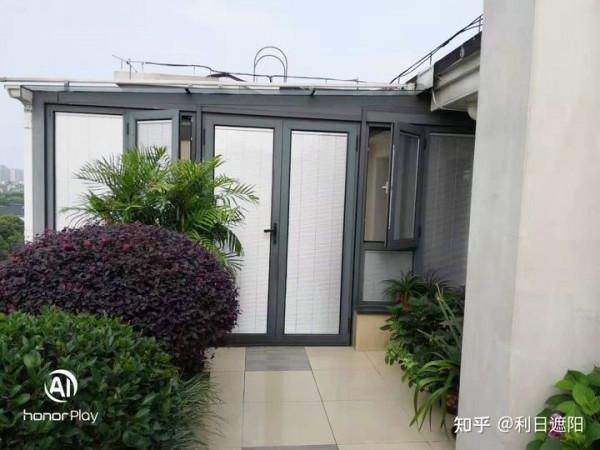 看完這篇文章，他立馬拆了窗簾