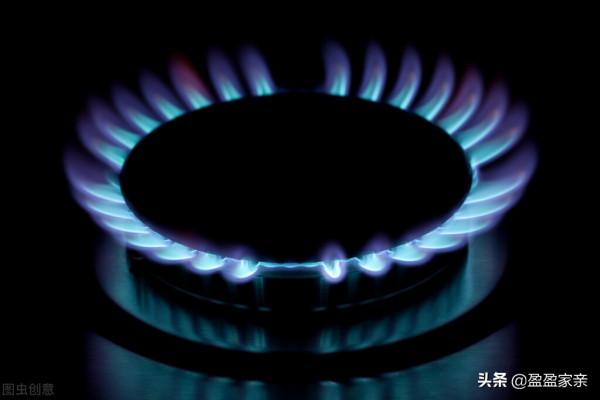 燃氣灶冒出紅色的火焰，發生這種情況時我們可要注意了