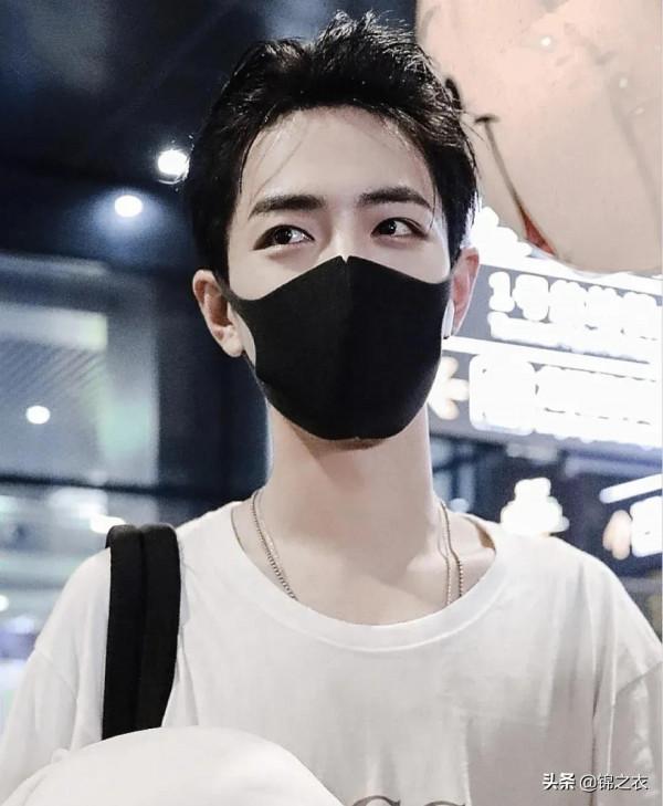 肖戰的機場穿搭，這個真的是我心中所有造型的top1