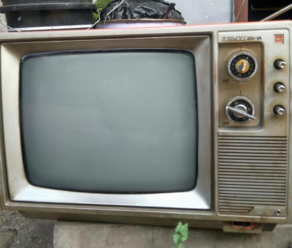 電視、音箱、智控中樞三合一,支援粵語識別,廣東人:父母整一臺 電視、音箱、智控中樞三合一,支援粵語識別,廣東人:父母整一臺