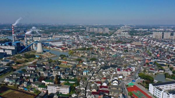 江蘇蘇州有個令人可惜的古鎮，原生態不要門票，被兩根大煙囪毀了