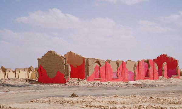 石油名城變“鬼城”,曾居住10萬人,現只剩斷瓦殘垣 石油名城變“鬼城”,曾居住10萬人,現只剩斷瓦殘垣